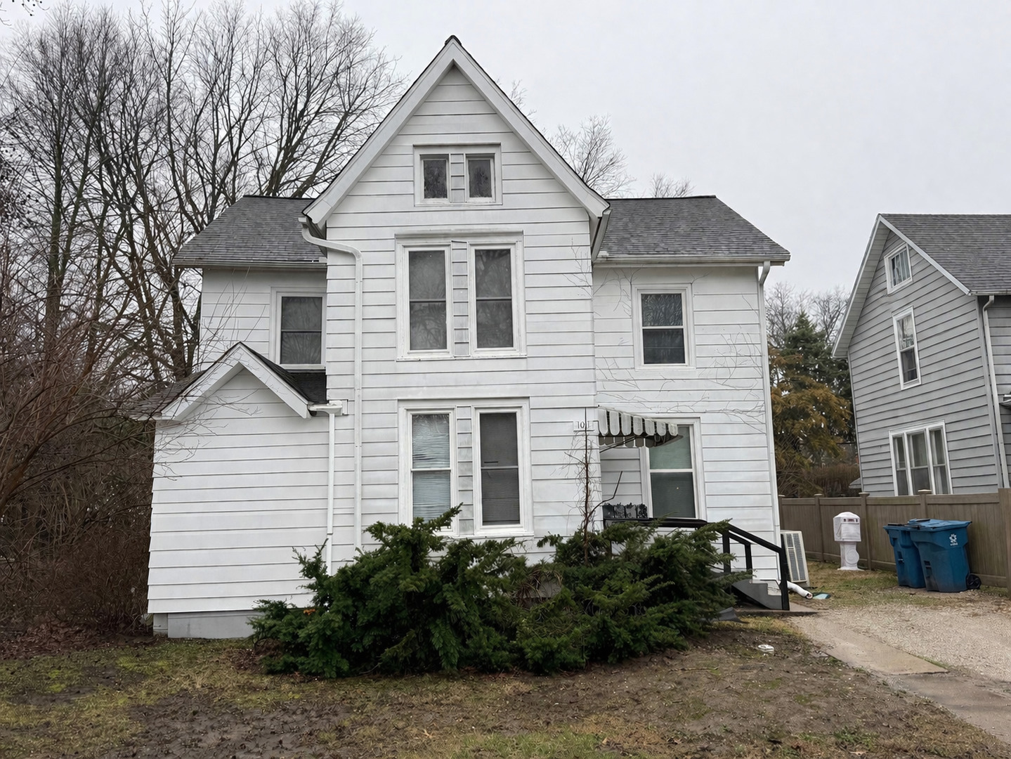 a view of a house with a yard and plants
