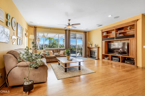 $1,150,000 | 28434 Agajanian Drive, Santa Clarita, CA 91390