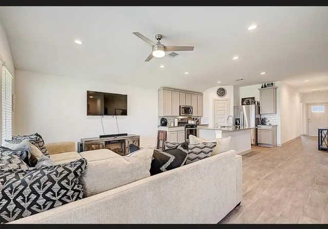 $2,650 | 1246 Truckee River Drive, Rosharon, TX 77583