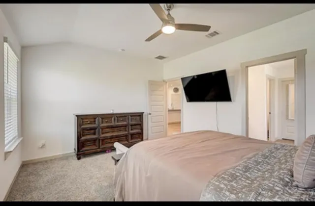 $2,650 | 1246 Truckee River Drive, Rosharon, TX 77583