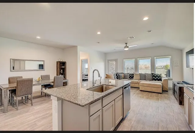 $2,650 | 1246 Truckee River Drive, Rosharon, TX 77583