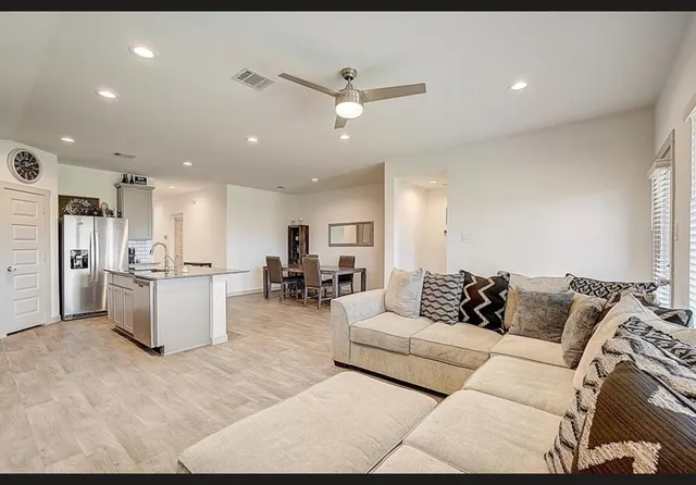 $2,650 | 1246 Truckee River Drive, Rosharon, TX 77583