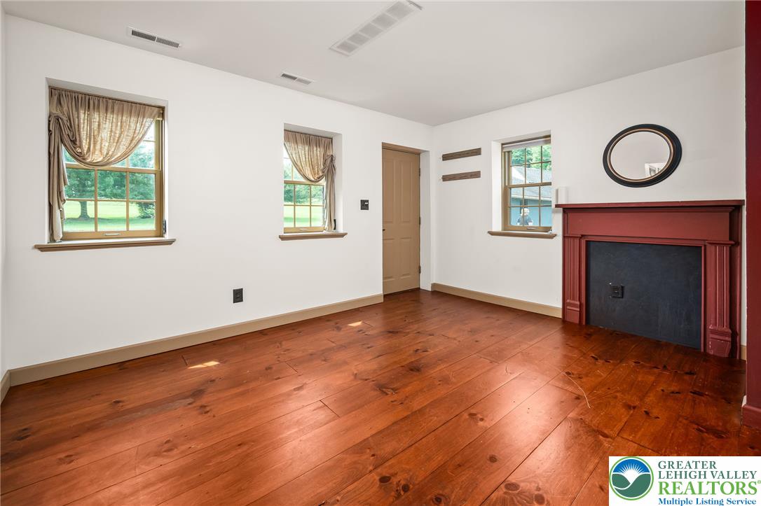 271 Wetzel Road Macungie, PA 18062 - Photo 51 of 66 Guest house living room