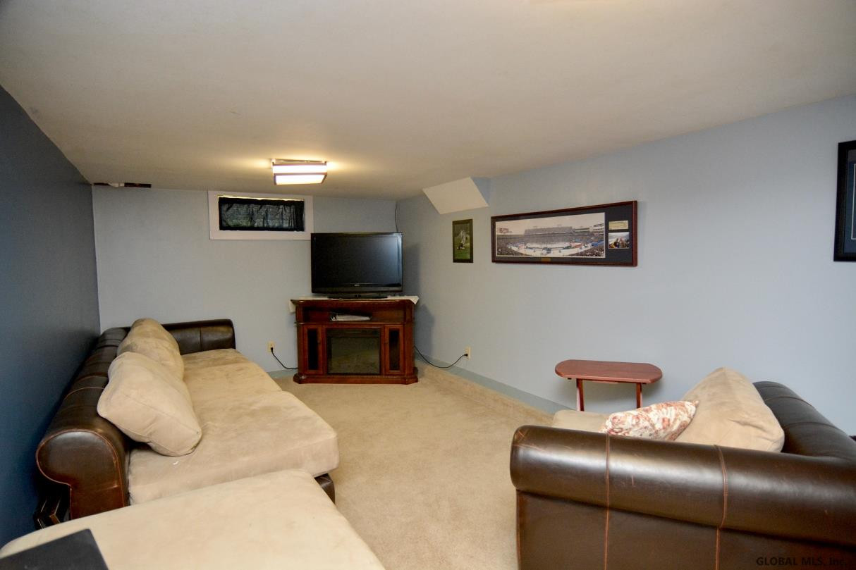 402 Kings Road Schenectady, NY 12304 - Photo 39 of 48 Photo 39