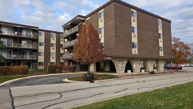 $159,000 | 1321 South Finley Road, Unit 105, Lombard, IL 60148