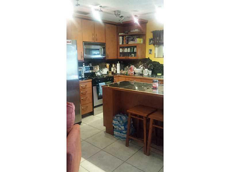 1016 North 31st Road Hollywood, FL 33021 - Photo 4 of 6 Kitchen