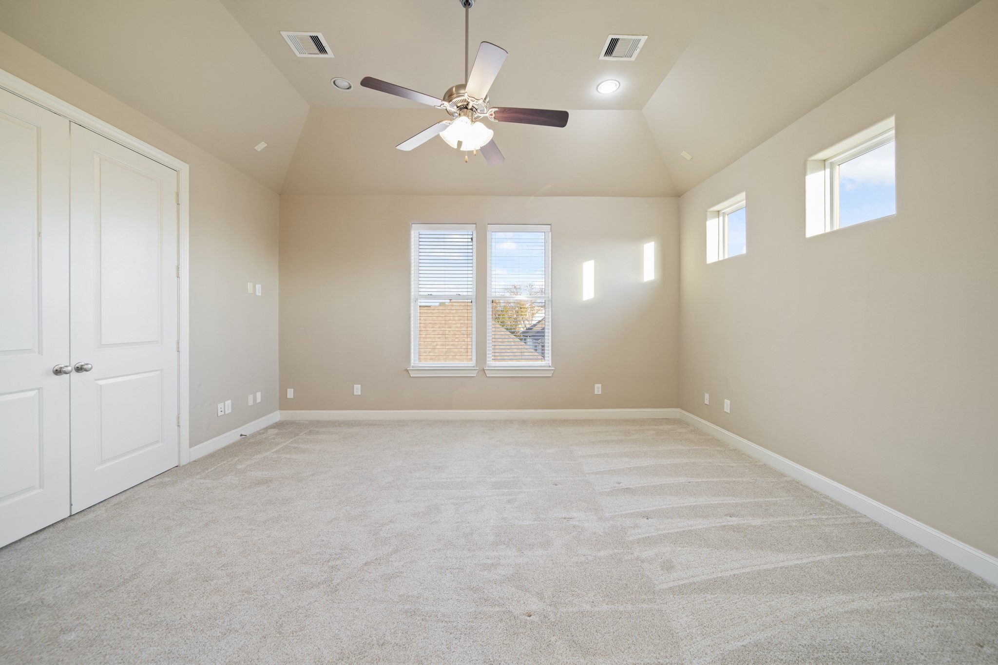 1250 West 23rd Street Houston, TX 77008 - Photo 38 of 50 A second, 13' wide hanging closet is accessible from the bedroom!
