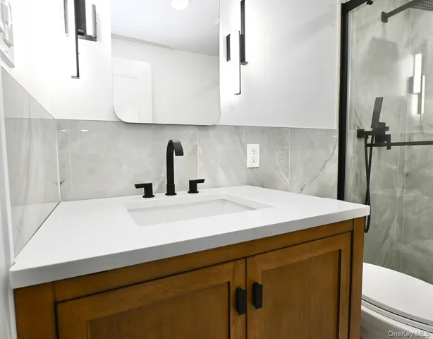 $875,000 | 2 Little Hill, East Setauket, NY 11733