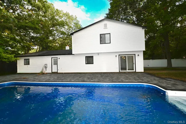 $875,000 | 2 Little Hill, East Setauket, NY 11733