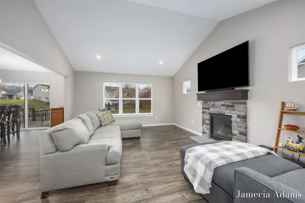 $535,000 | 511 Ivy Grove Northwest, Grand Rapids, MI 49534