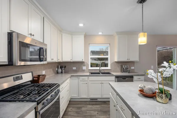 $535,000 | 511 Ivy Grove Northwest, Grand Rapids, MI 49534