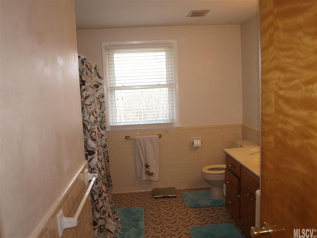 890 Cape Hickory Road Hickory, NC 28601 - Photo 6 of 21 Gallery Image 6