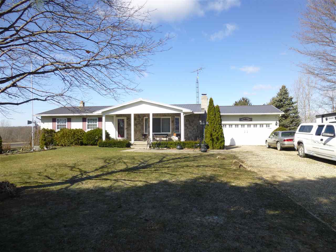 7988 South Vernon Road Durand, MI 48429 - Photo 3 of 50 31392141-2.JPG