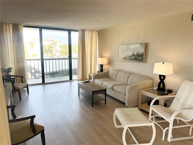 $2,900 | 400 Island Way, Unit 206, Clearwater Beach, FL 33767