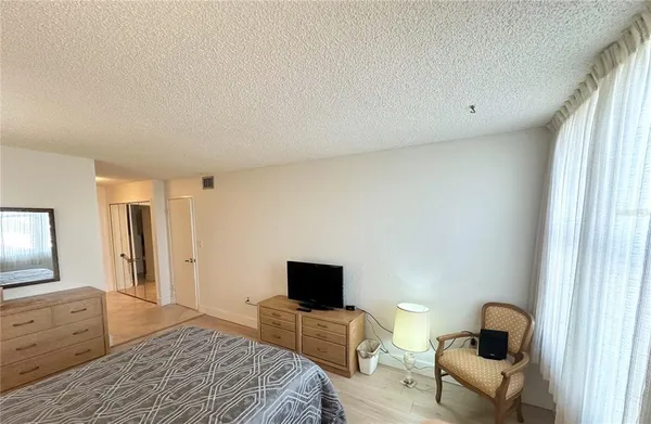 $2,900 | 400 Island Way, Unit 206, Clearwater Beach, FL 33767