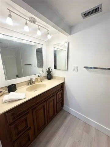 $2,900 | 400 Island Way, Unit 206, Clearwater Beach, FL 33767