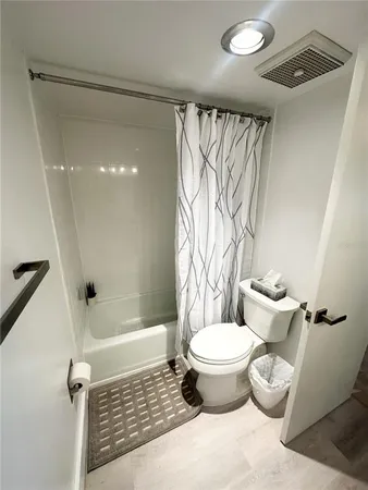$2,900 | 400 Island Way, Unit 206, Clearwater Beach, FL 33767
