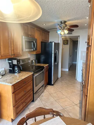 $2,900 | 400 Island Way, Unit 206, Clearwater Beach, FL 33767
