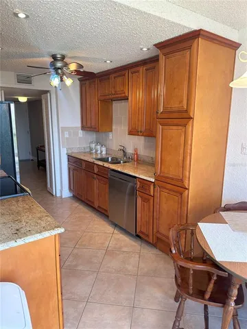 $2,900 | 400 Island Way, Unit 206, Clearwater Beach, FL 33767