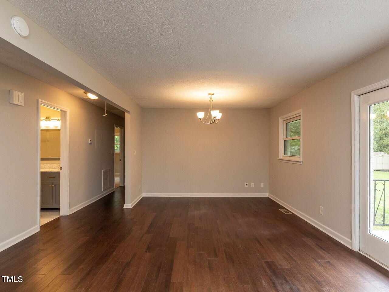 809 Lakeview Road Durham, NC 27712 - Photo 7 of 49 036-1280x960-dining-area