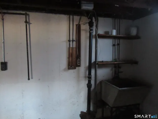 $329,900 | 64 8th Street, Newington, CT 06111