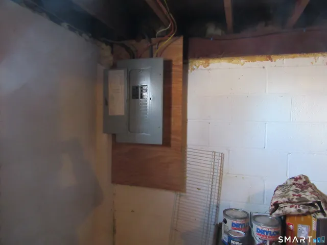 $329,900 | 64 8th Street, Newington, CT 06111