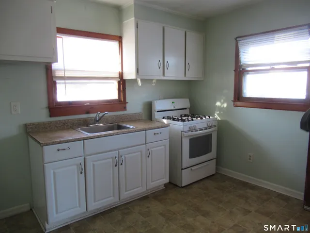 $329,900 | 64 8th Street, Newington, CT 06111