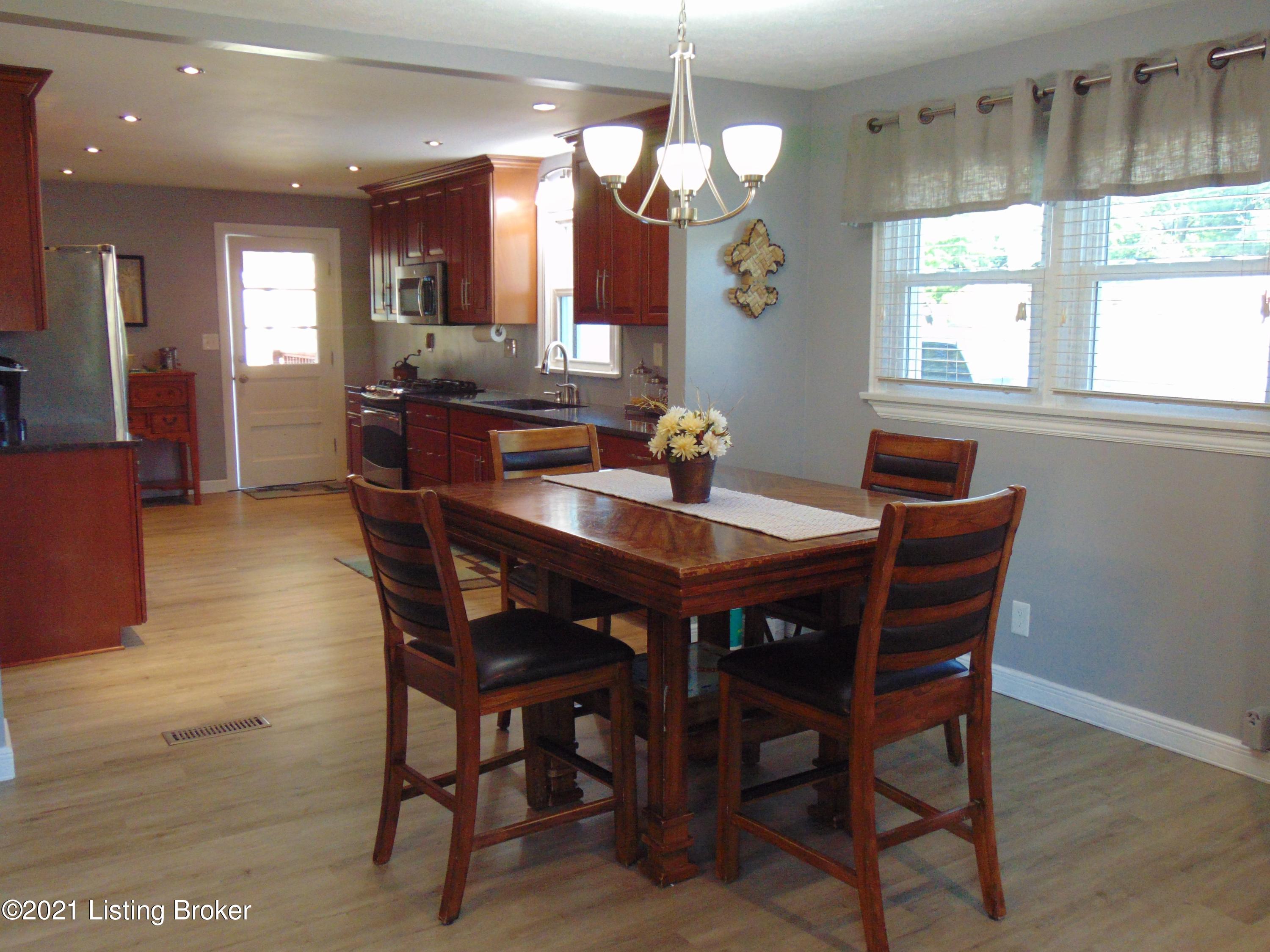 11600 Deering Road Louisville, KY 40272 - Photo 12 of 46 DSC04154 (2)