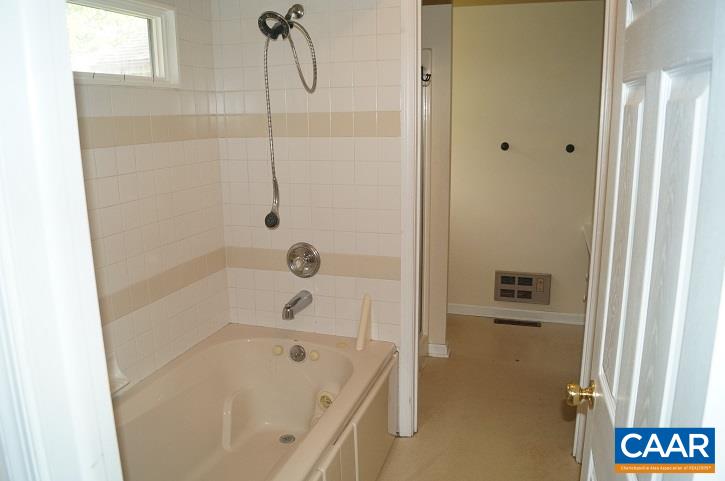 84 Wedgestone Road Stanardsville, VA 22973 - Photo 29 of 34 a bathroom with a bathtub
