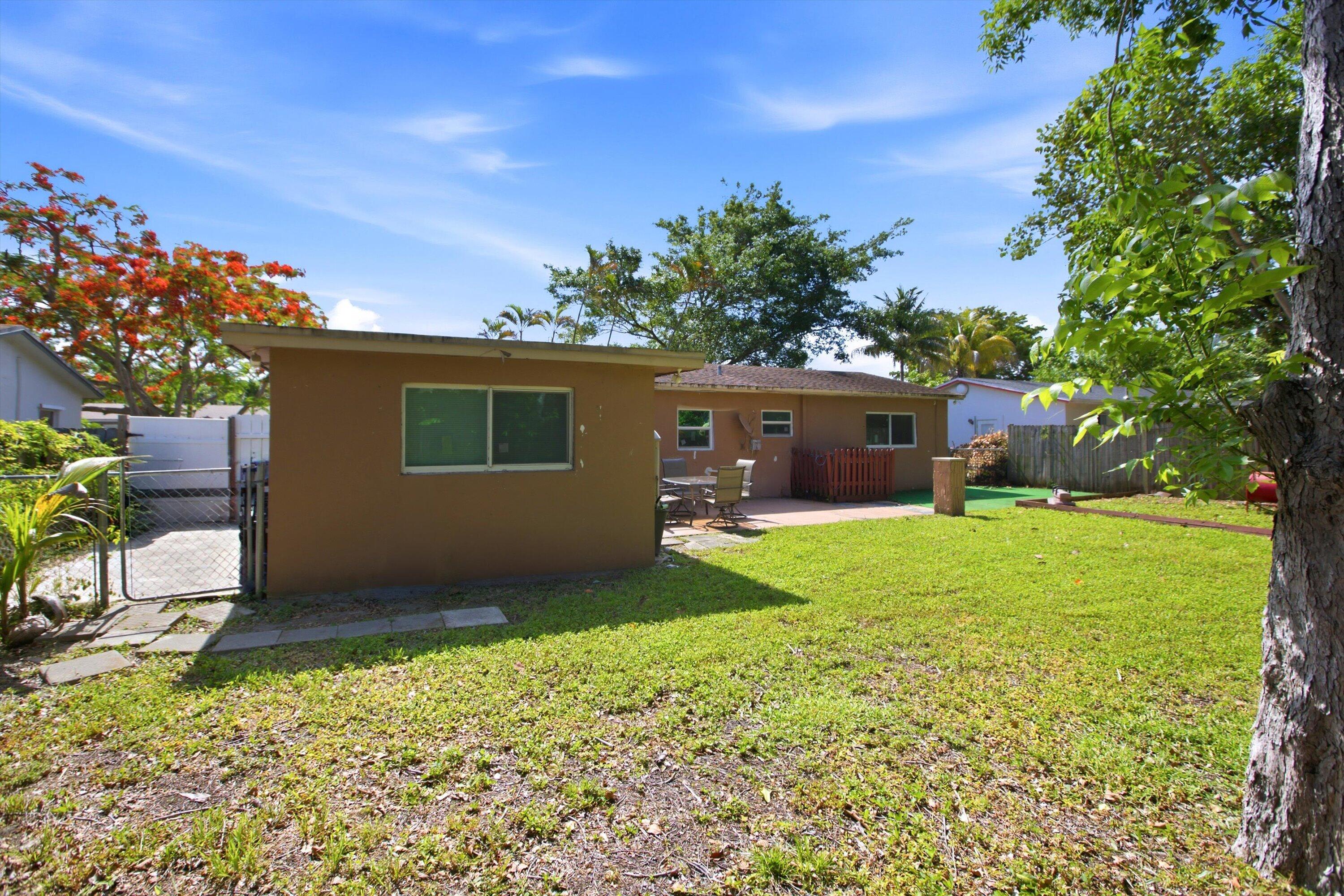 1671 North Cypress Road Pompano Beach, FL 33060 - Photo 26 of 34 27-Property Photo 027