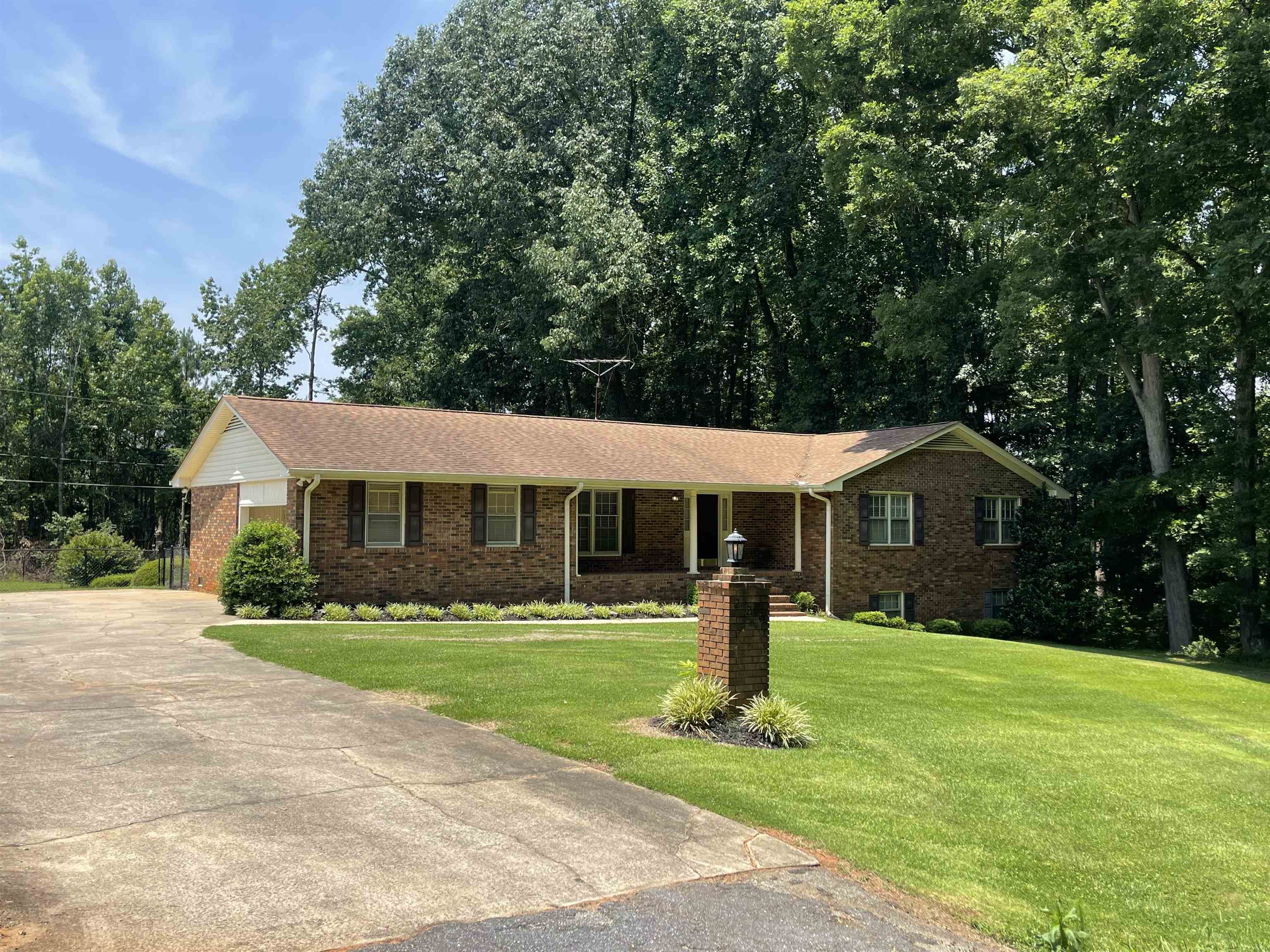 220 Brookfield Road Roebuck, SC 29376 - Photo 2 of 32 Gallery Image 2