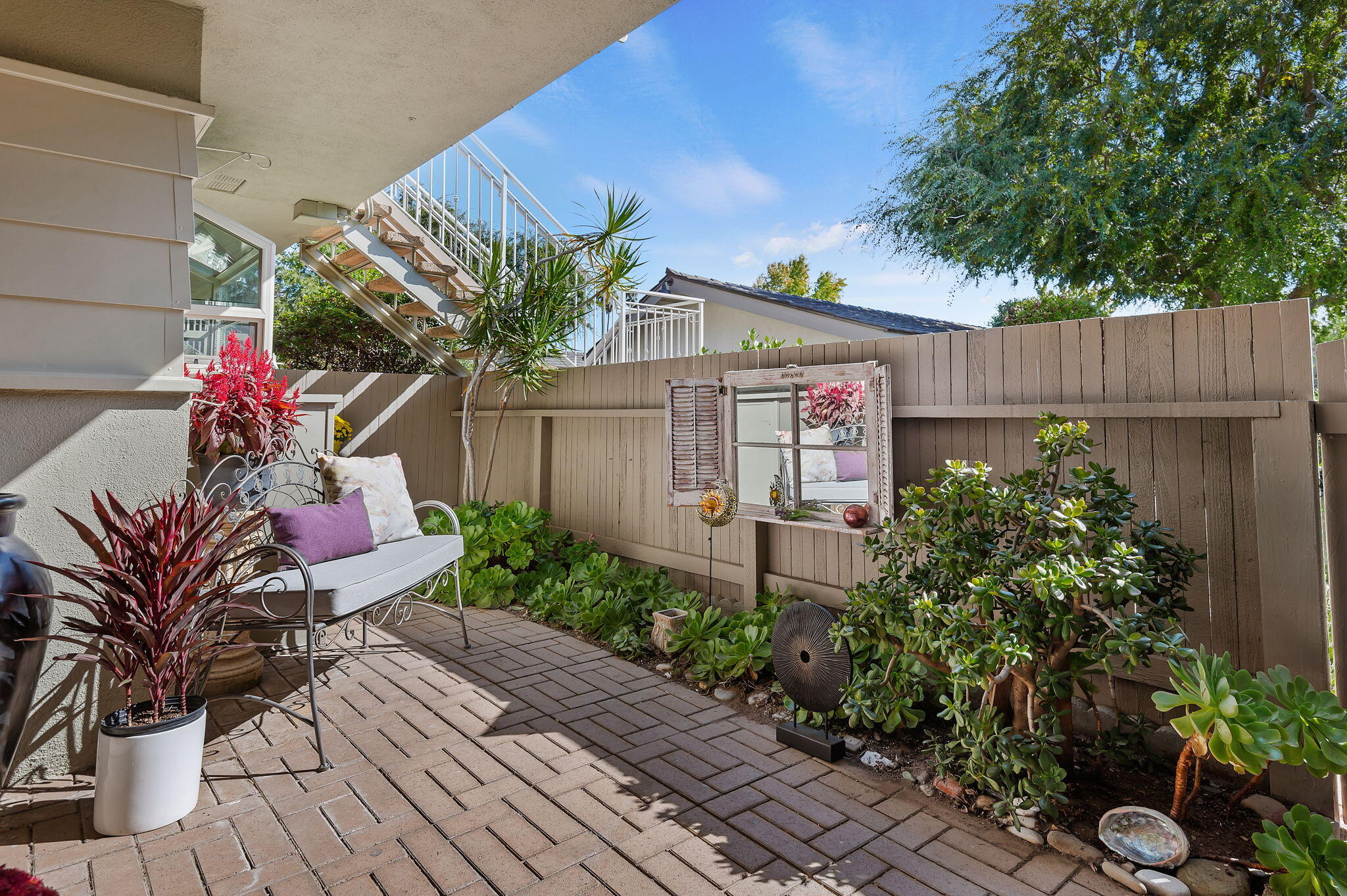 5796 Encina Road, Unit 2 Goleta, CA 93117 - Photo 4 of 38 Front patio