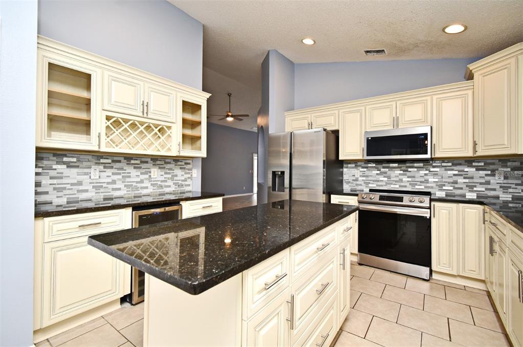2010 Newtown Road Groveland, FL 34736 - Photo 3 of 39 Gallery Image 3