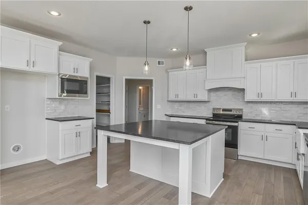 $644,950 | 2717 West Park Street, Olathe, KS 66061