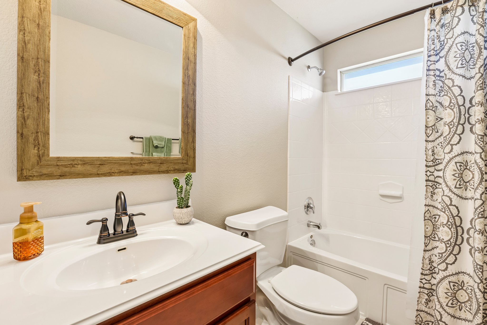 5508 Emma Thompson Way Austin, TX 78747 - Photo 31 of 34 Secondary bathroom is functional and bright.