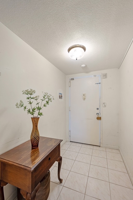 402 Paradise Road, Unit U: 3Q Swampscott, MA 01907 - Photo 5 of 36