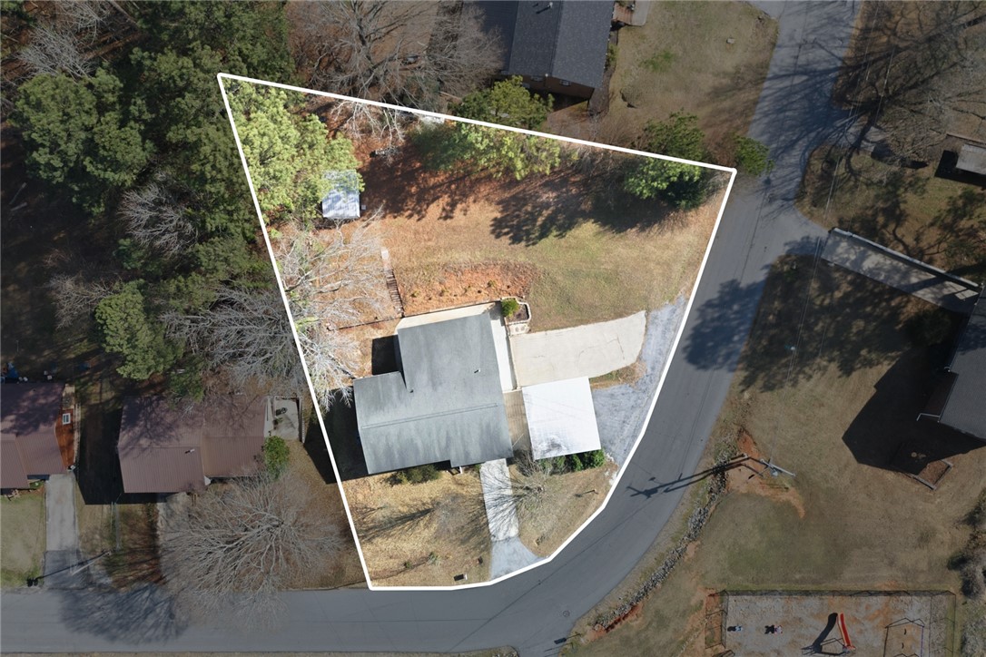 108 Hodge Street Abbeville, SC 29620 - Photo 33 of 39 An aerial perspective showcases the property's generous lot and surrounding neighborhood streets.