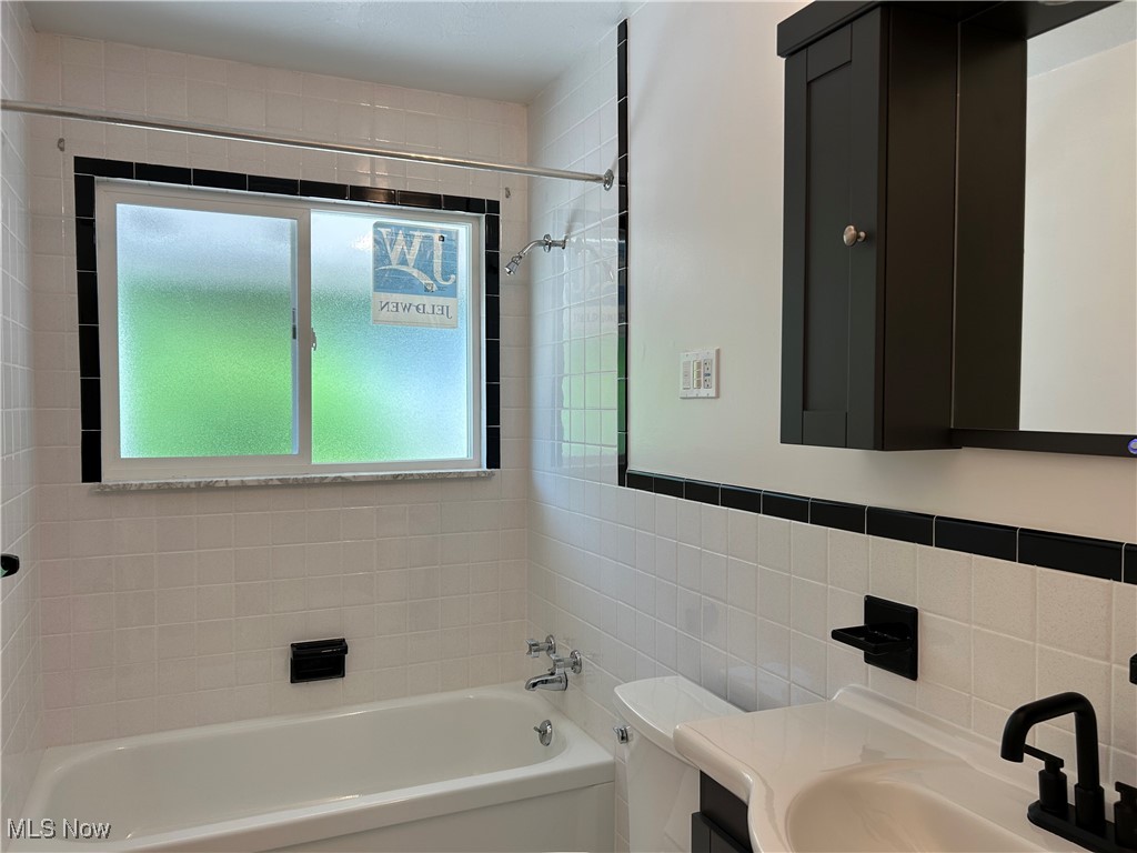 10263 Wye Road Chesterland, OH 44026 - Photo 23 of 45 One of 2 full Bathrooms, extensively remodeled.