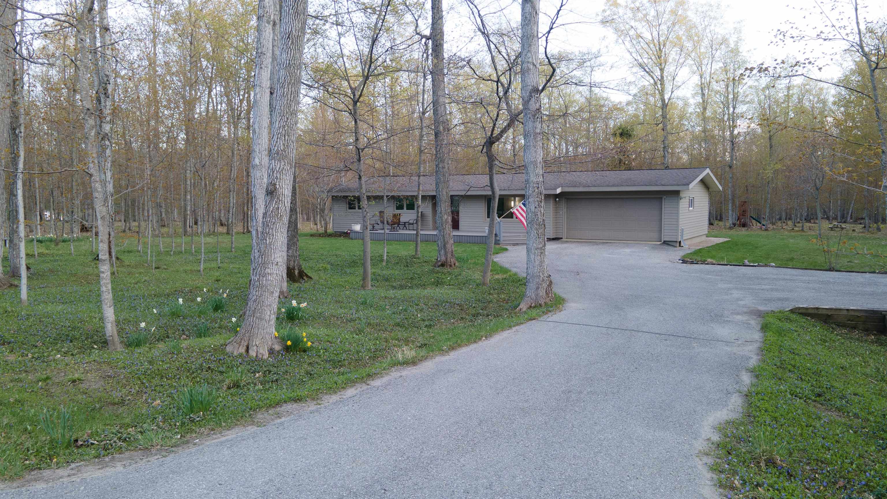 3189 West Trumbull Road Maple City, MI 49664 - Photo 2 of 35