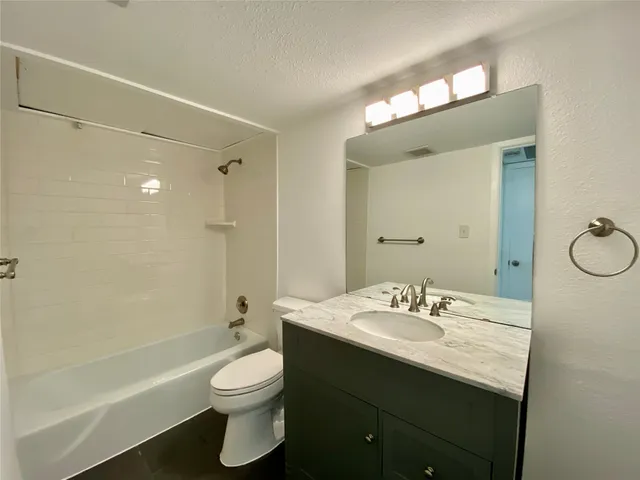 $1,700 | 807 Blanco Street, Unit 304, Austin, TX 78703