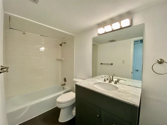 $1,700 | 807 Blanco Street, Unit 304, Austin, TX 78703