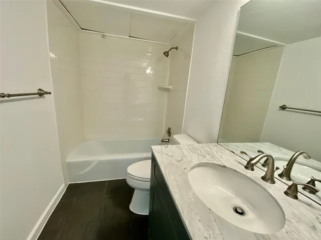 $1,700 | 807 Blanco Street, Unit 304, Austin, TX 78703