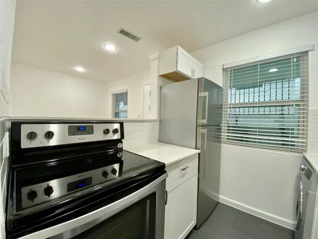 $1,895 | 807 Blanco Street, Unit 304, Austin, TX 78703