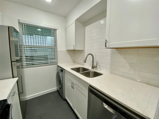 $1,700 | 807 Blanco Street, Unit 304, Austin, TX 78703