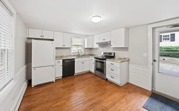 $2,800 | 249 North Street, Unit 1, Hingham, MA 02043