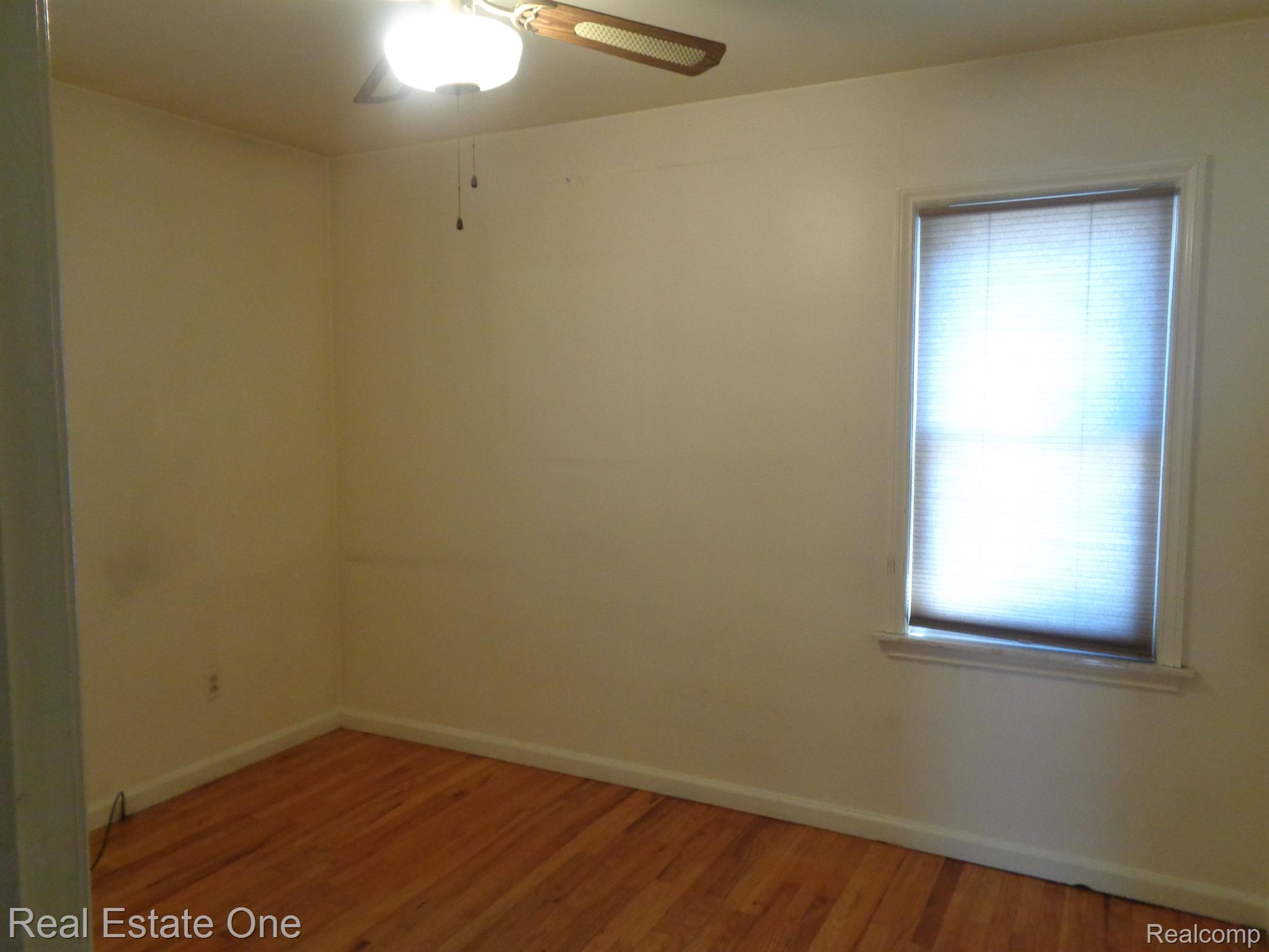 17811 Quarry Road Riverview, MI 48193 - Photo 12 of 12 First floor bedroom
# 2