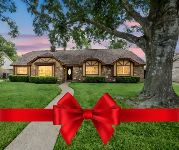 a view of house with outdoor space and entertaining space