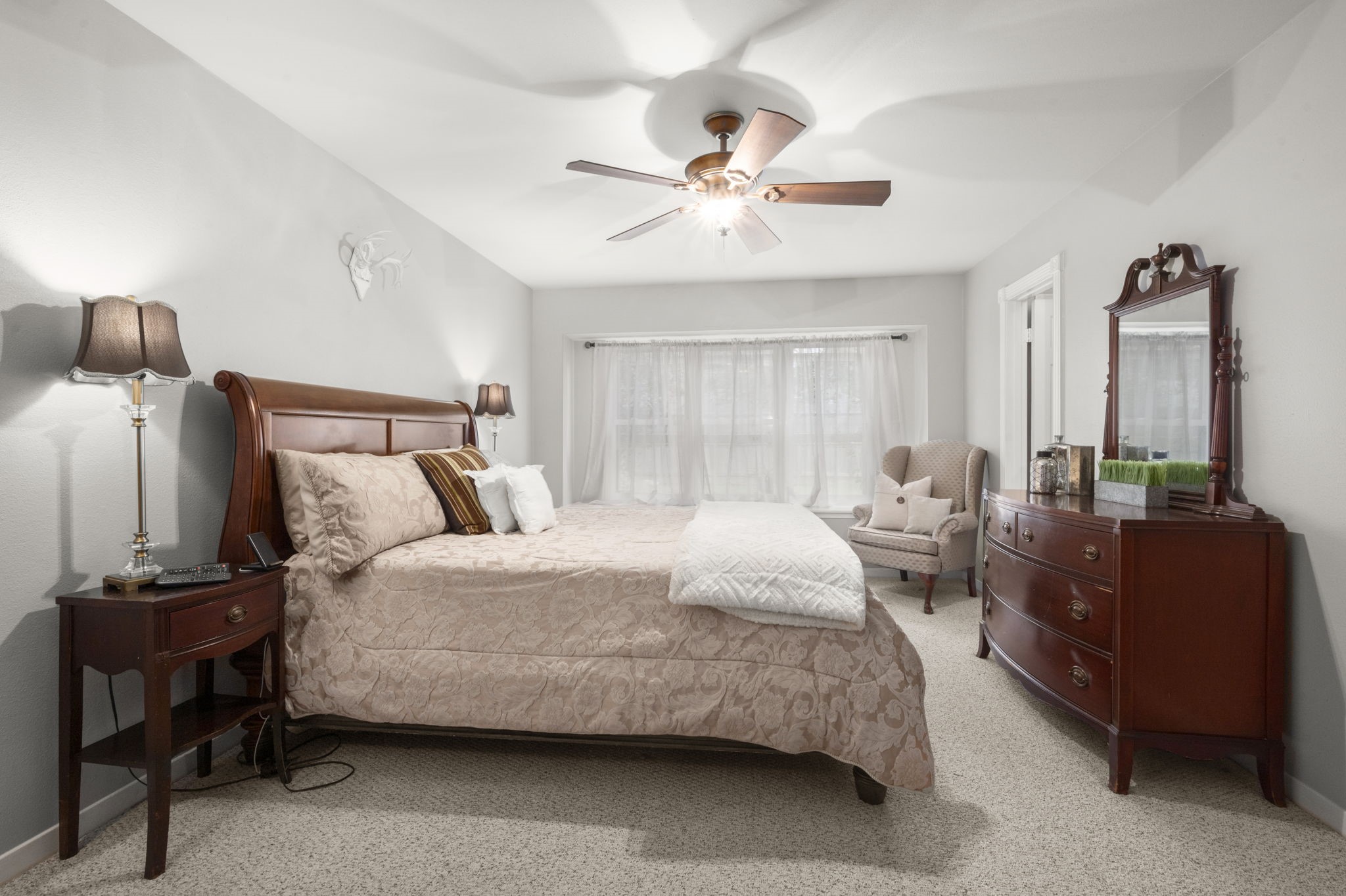 2506 Teague Road Houston, TX 77080 - Photo 12 of 33 a bedroom with a bed and lamp