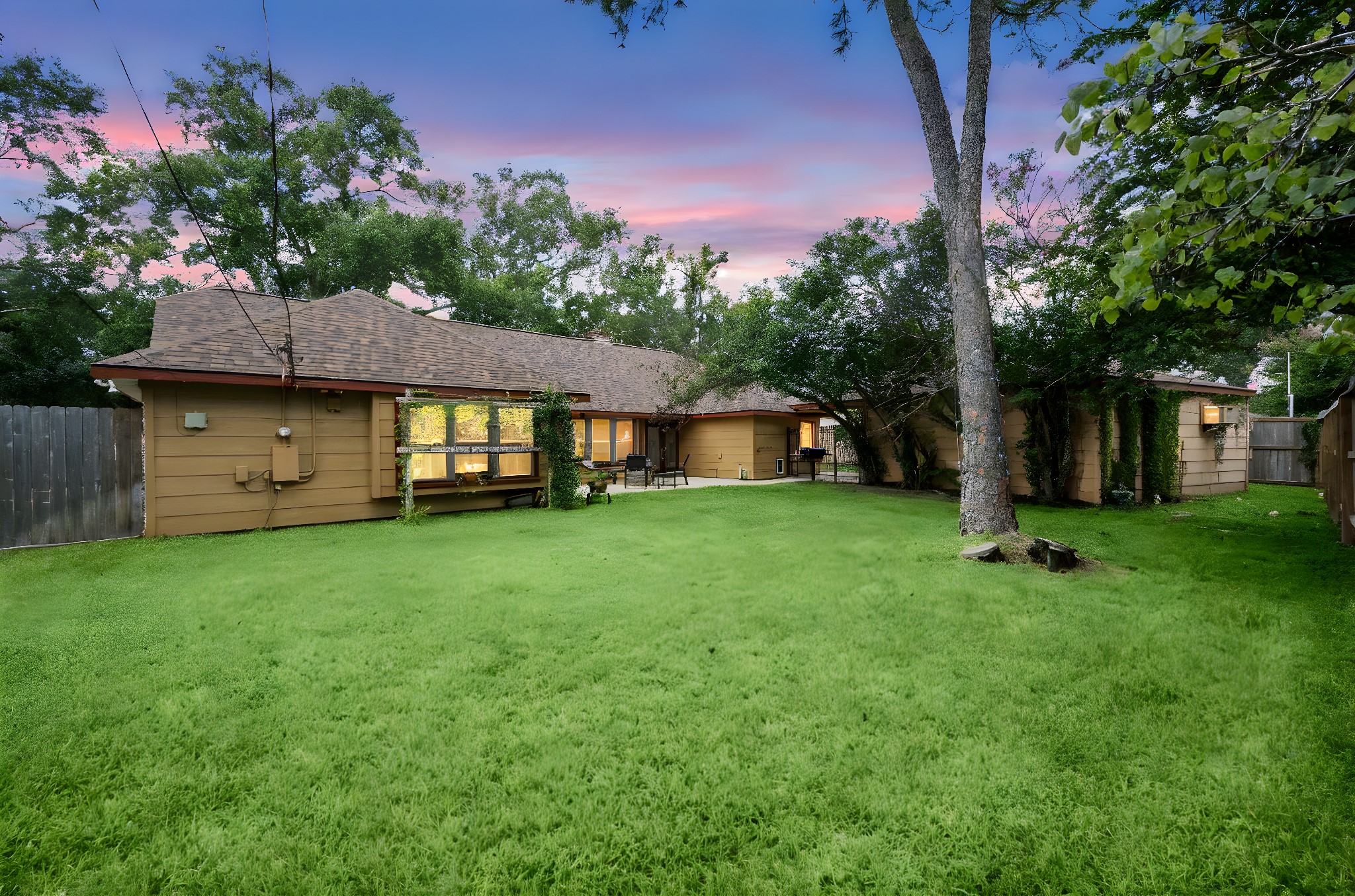 2506 Teague Road Houston, TX 77080 - Photo 3 of 33 a front view of a house with a garden