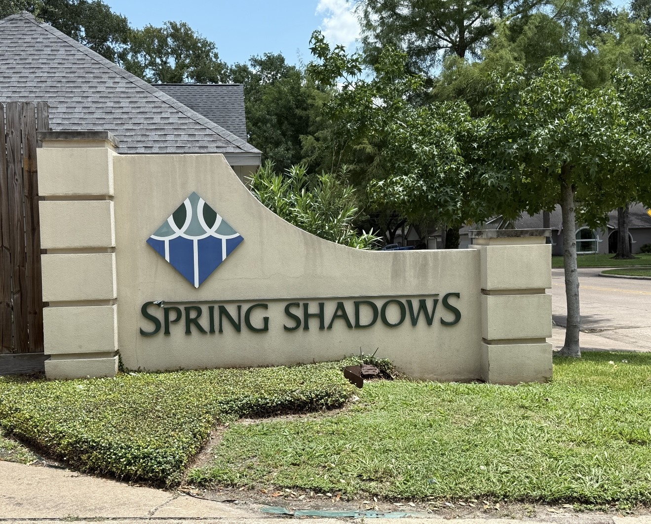 2506 Teague Road Houston, TX 77080 - Photo 33 of 33 a front of a house with a garden